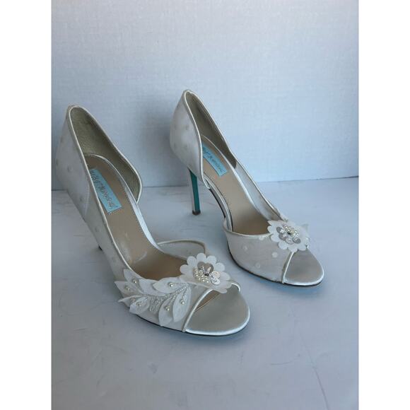 Betsey Johnson White Floral Embellished Heels - Picture 5 of 13